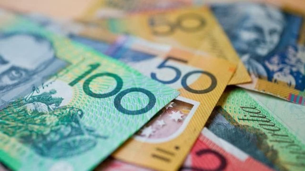ANZ, Commonwealth banks slash savings rates