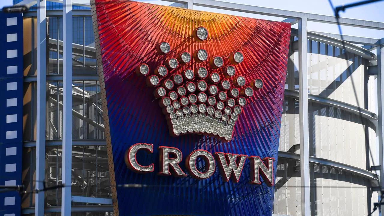 Crown director Harold Mitchell urged to resign by gambling regulator