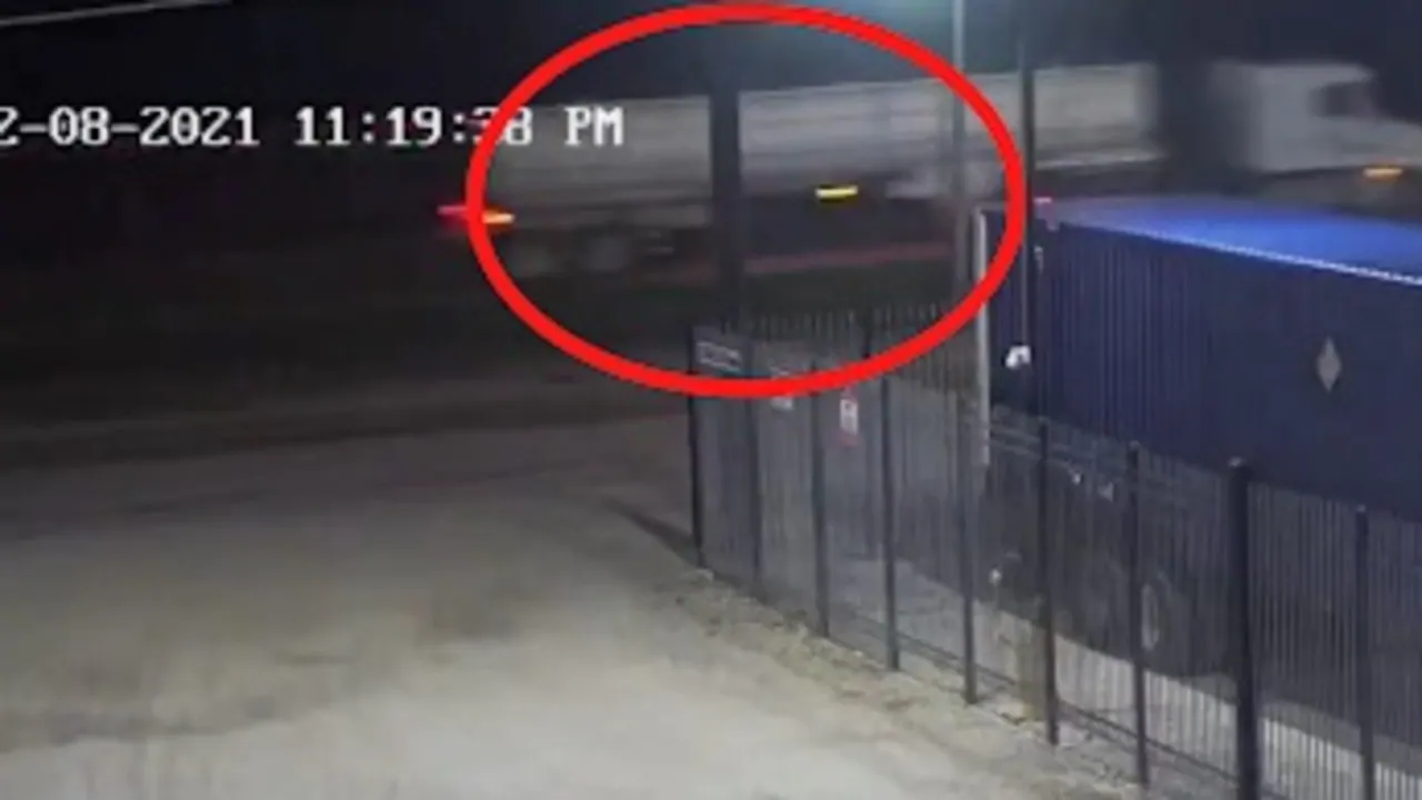 Disturbing call prompts search for 80 migrants trapped in truck in USA
