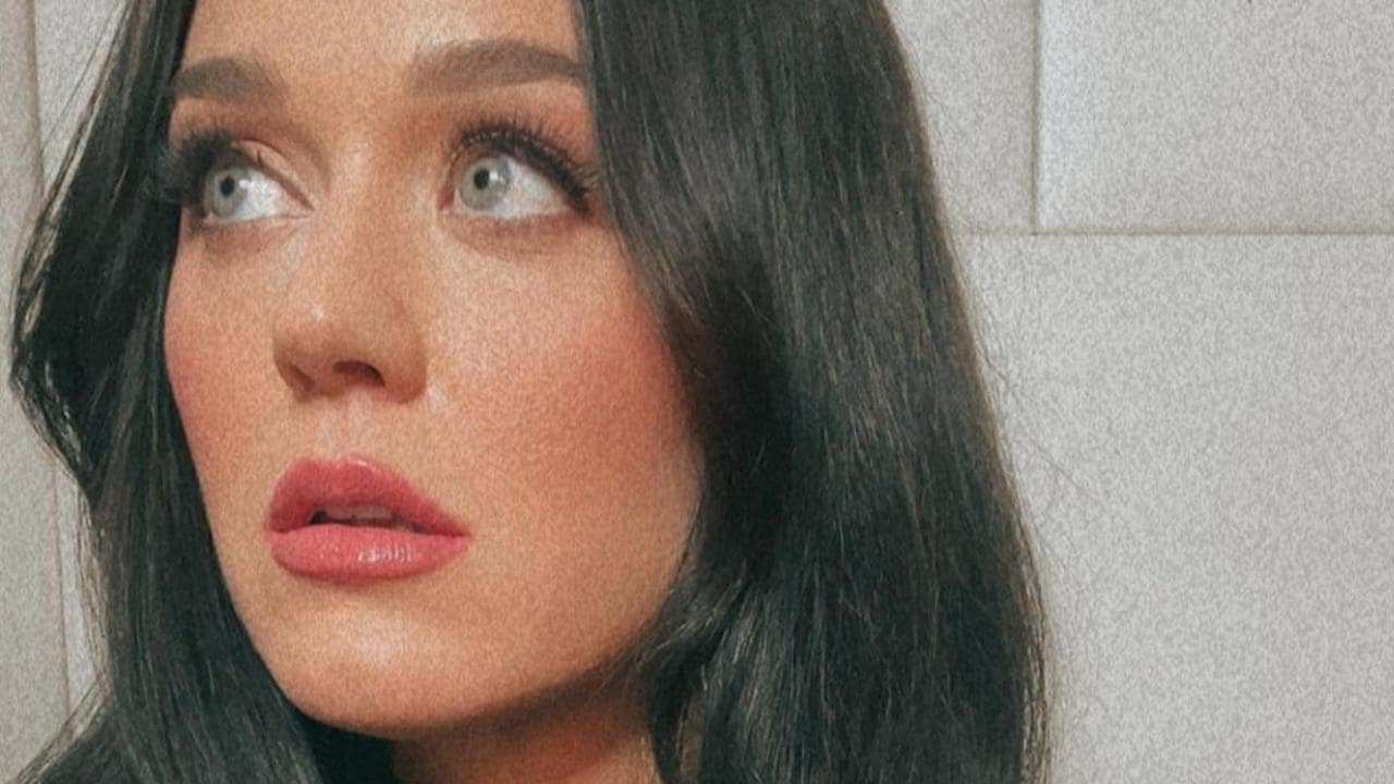 Fans delighted with return to old hair colour
