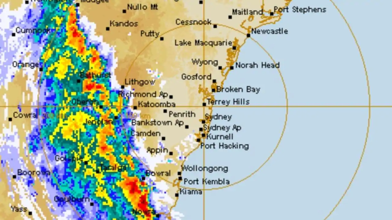 Heavy rain in NSW, WA braces for cyclone