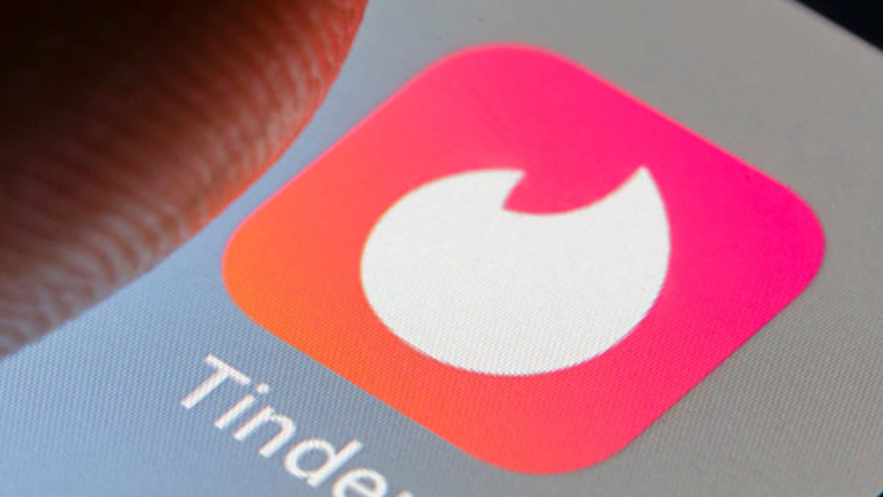 Hopeless romantic Aussies losing millions to dating scams