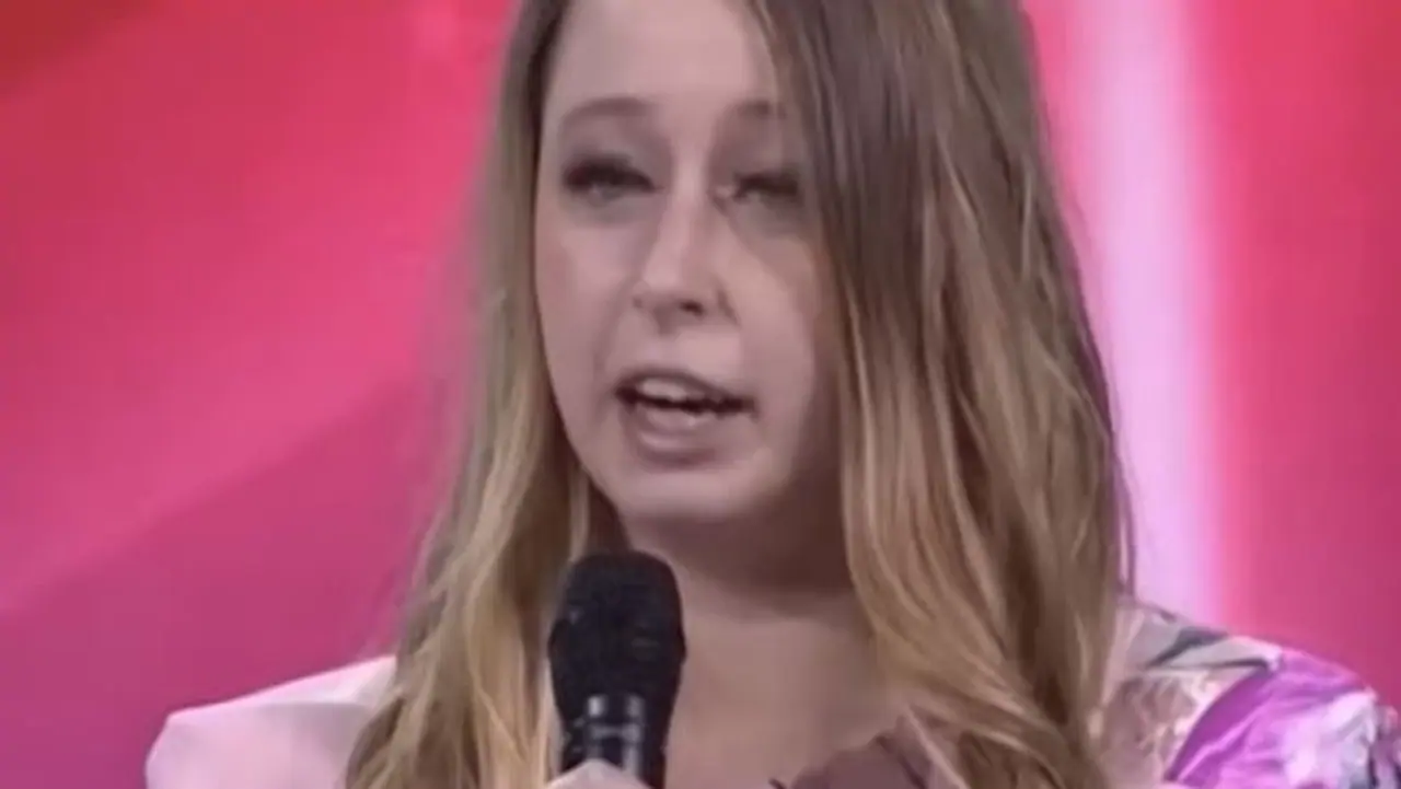 Hosts booed for asking attendees to wear face masks