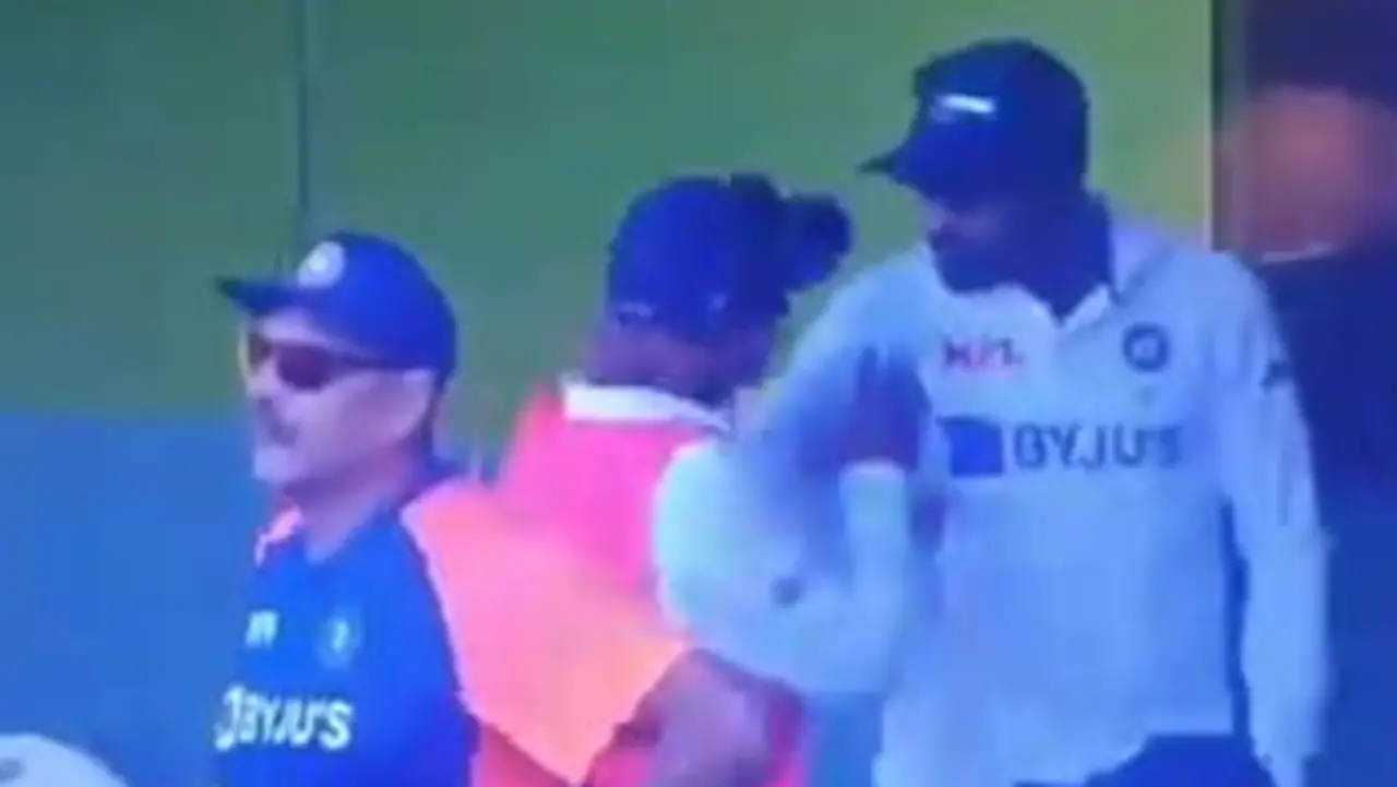 India vs England score, Mohammed Siraj grabs Kuldeep Yadav, video, dressing room, first Test, Joe Root