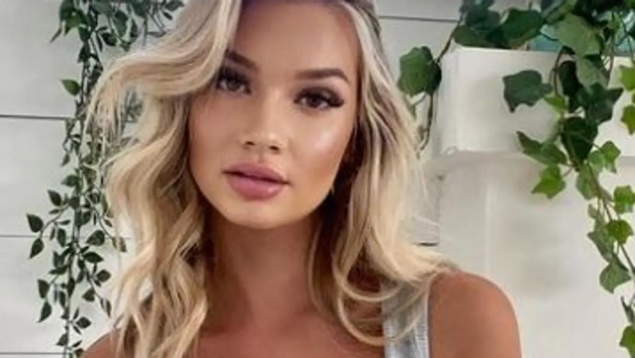 Instagram model Alexa Collins shares how she made first $1 million at 25
