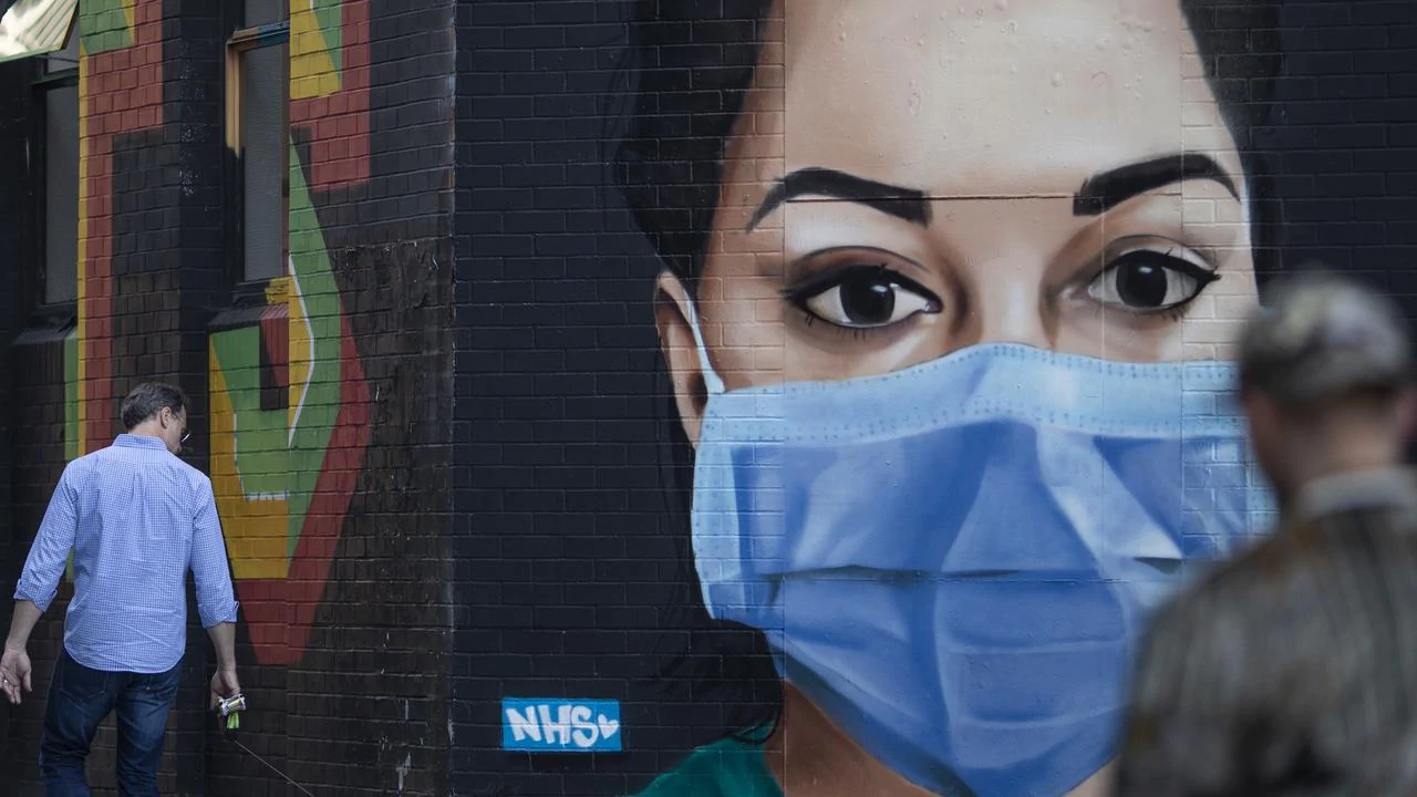Perth frontline nurse stranded in UK COVID-19 ward pleads to come home