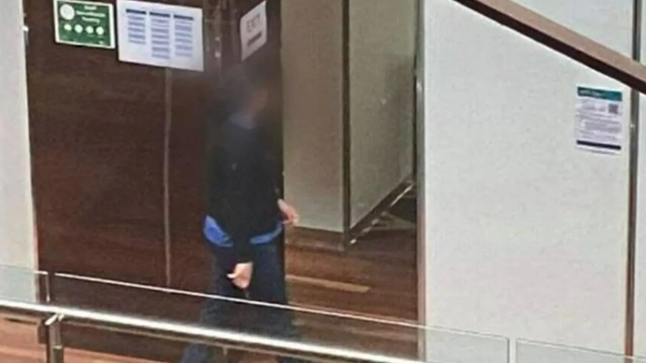 Photo of Melbourne hotel quarantine nurse appearing to be maskless sparks fury
