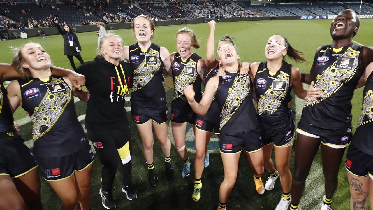 Richmond win first game against Geelong
