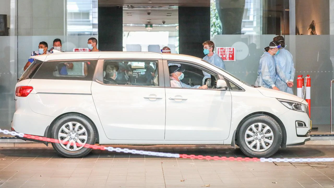 Victorian hotel worker, COVID-19, negative result, tennis news