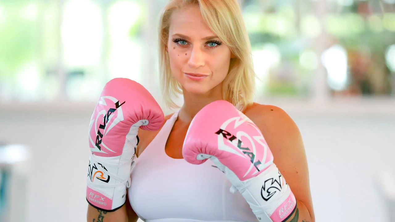 Ebanie Bridges claims another victim, Blonde Bomber, beats Carol Earl