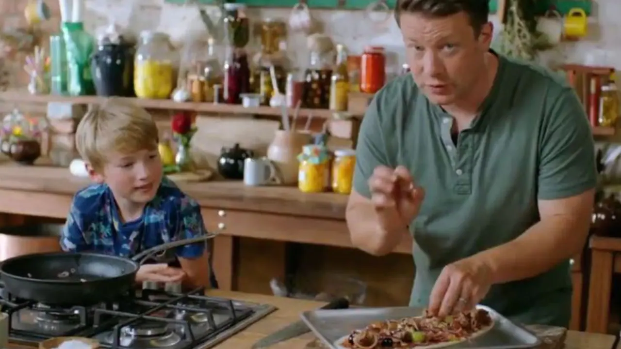 Jamie Oliver shocks viewers with bizarre grapes pizza topping