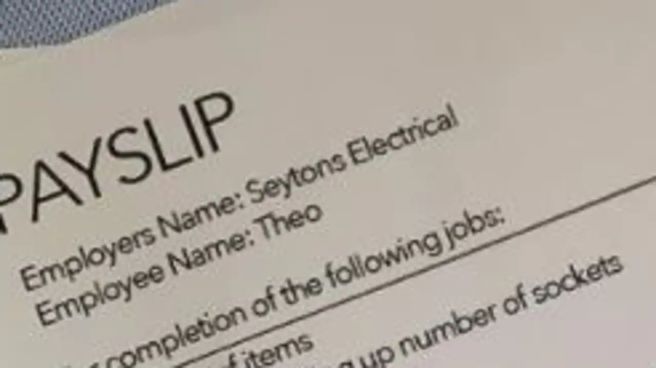 Mum reveals adorable ‘pay packet’ for son after helping builders