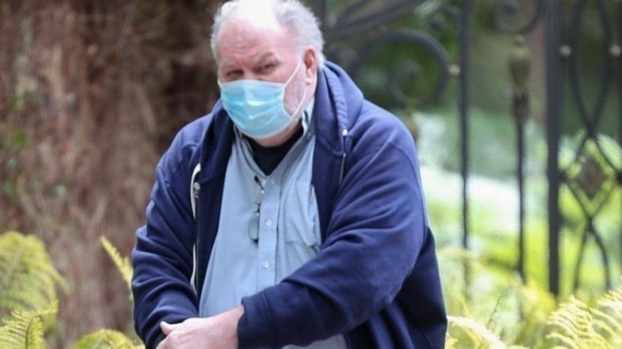 Thomas Markle hand delivers letter to Oprah asking to be interviewed about Meghan