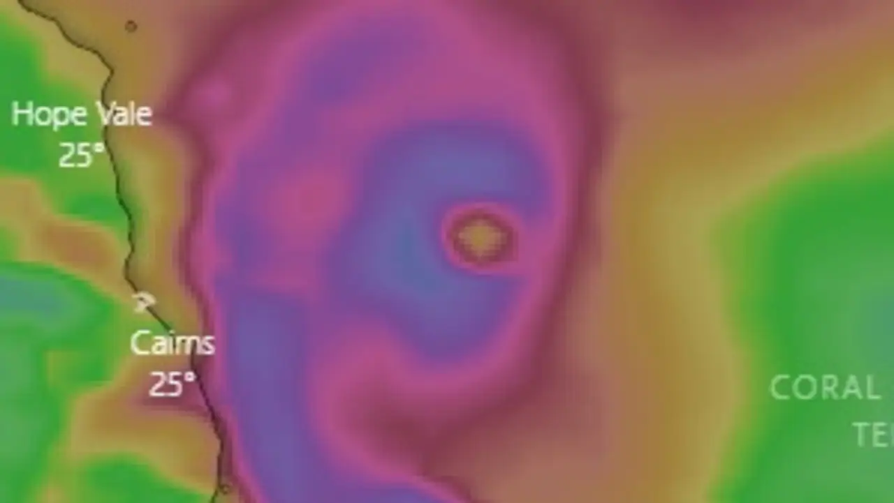 Tropical cyclone gathers in Qld with heavy rain, strong winds