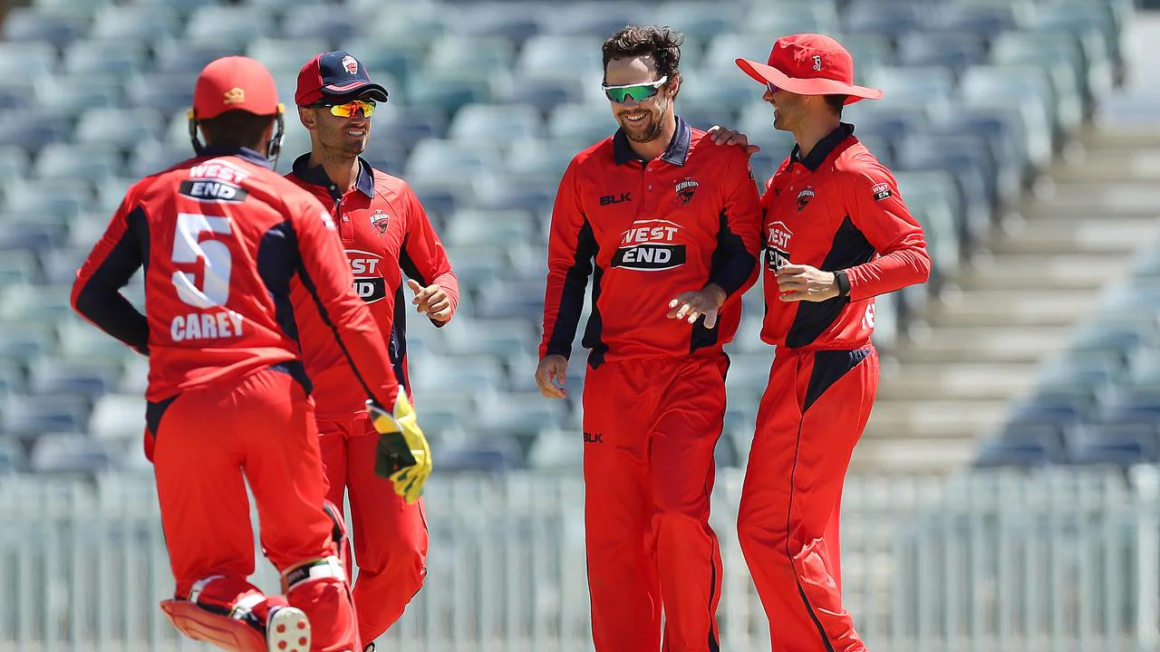 Umpire changes his own decision after making a shocking call
