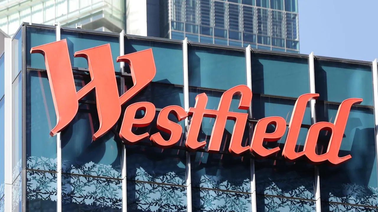 Westfield, Bunnings on alert after new case