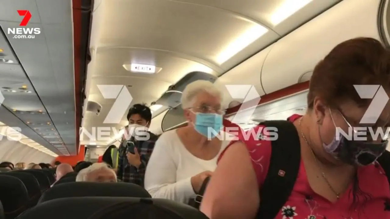 Wild scenes as passengers flee Jetstar flight in Sydney