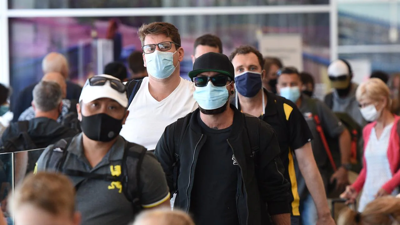 Greg Hunt plays down impact of New Zealand COVID-19 case on trans-Tasman travel bubble