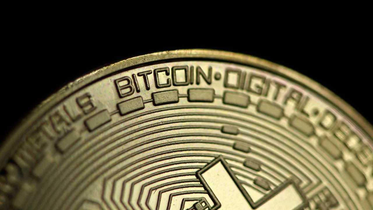 Man blames Apple after losing Bitcoin to Trezor rip-off