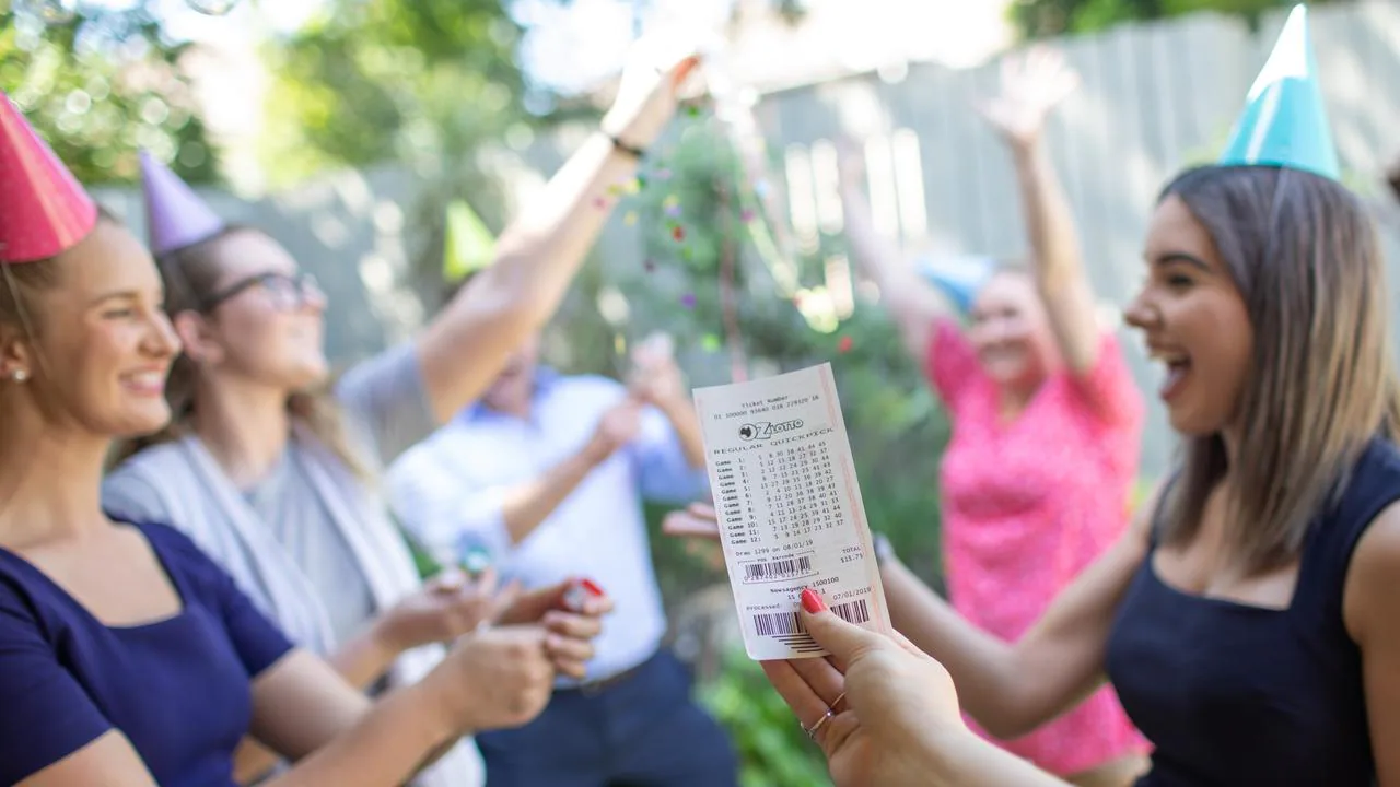 Oz Lotto jackpots to $15 million for Tuesday night’s draw