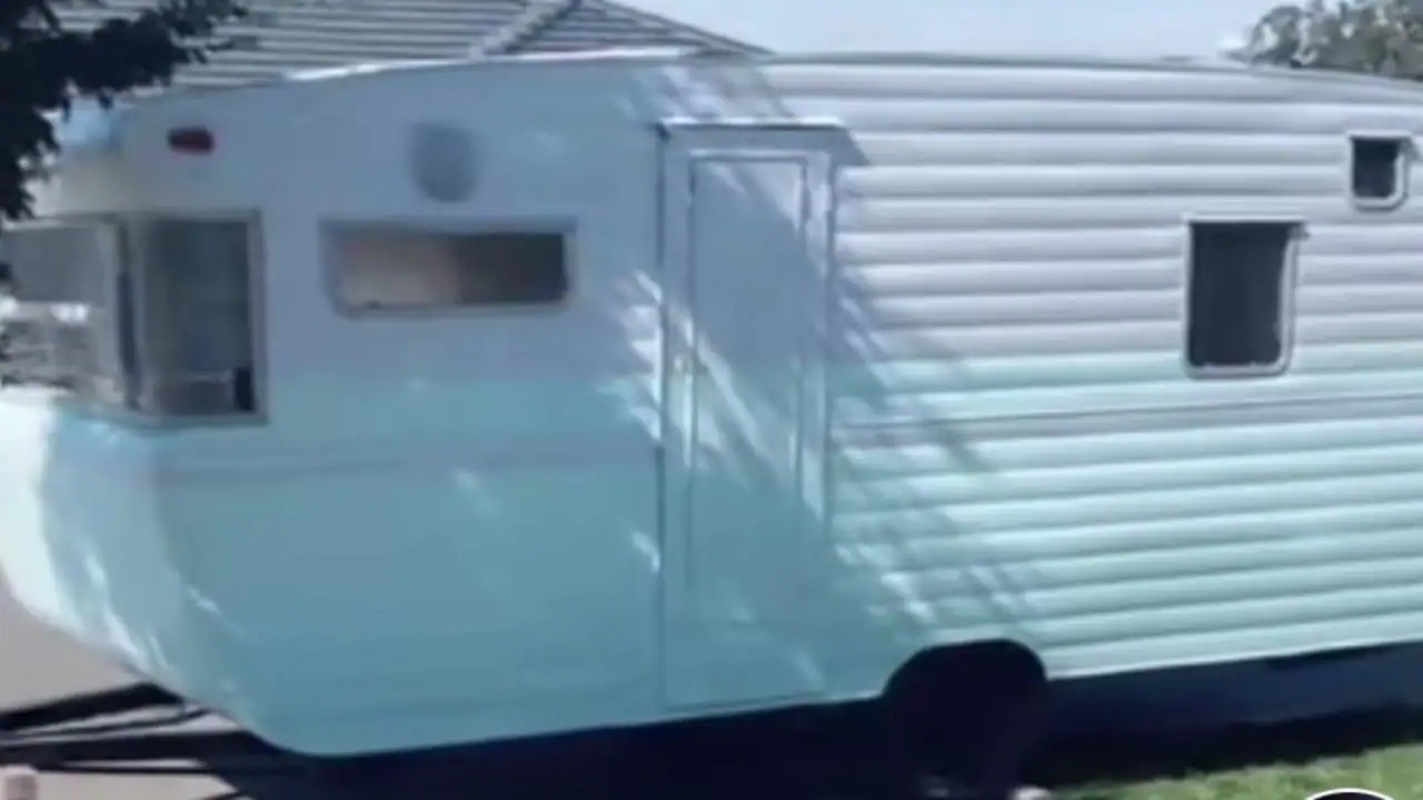 Retro caravan’s colour sparks vigorous debate over optical illusion