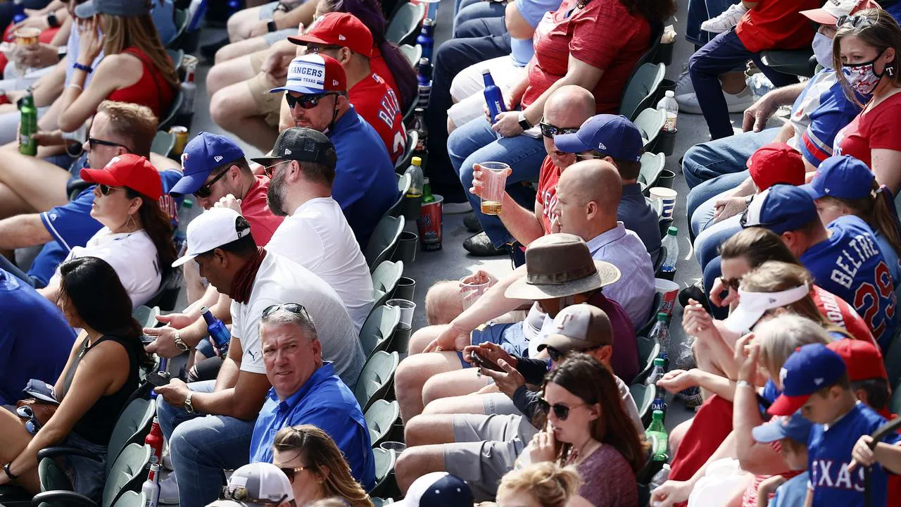 Texas Rangers game draws crowd of almost 40,000 despite ongoing coronavirus pandemic