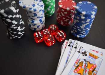 What types of bonuses are offered by the best online casinos?